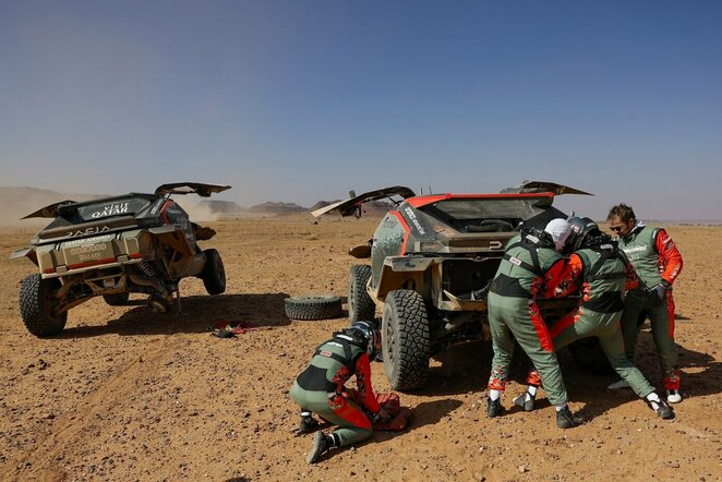 Cristina Gutierrez sustojo padėti Nasserui Al-Attiyah | Scanpix nuotr.