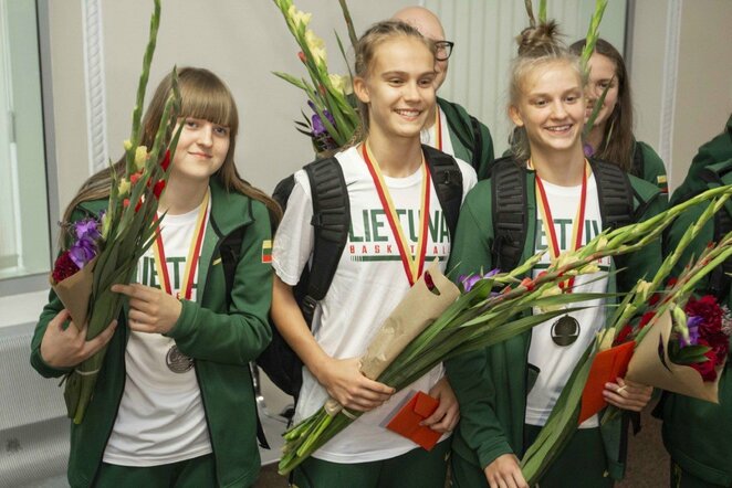 Lietuvos U16 merginų krepšinio rinktinės sutikimas | Arno Strumilos nuotr.
