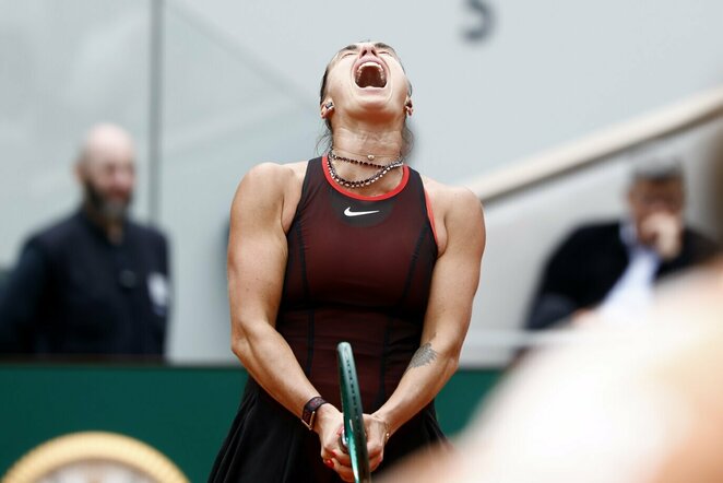 Aryna Sabalenka prieš Dianą Shnaider | EPA / YOAN VALAT nuotr.