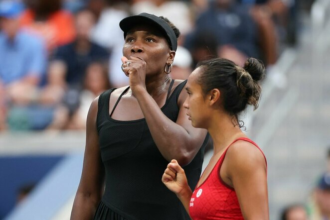 Venus Williams ir Leylah Fernandez | Scanpix nuotr.