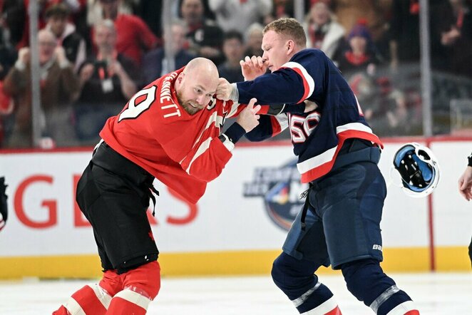 Samas Bennettas ir Brady Tkachuk | Scanpix nuotr.
