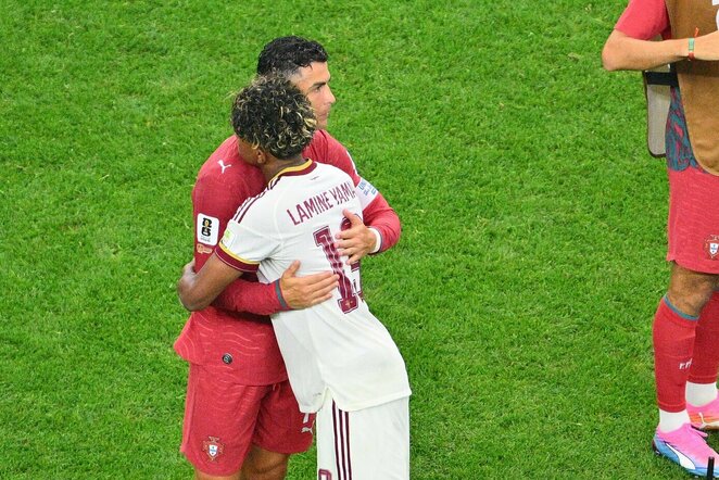 Cristiano Ronaldo ir Lamine'as Yamalis | EPA nuotr.