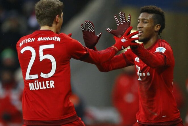 „Bayern“ futbolininkai švenčia įvartį | AP/Scanpix nuotr.