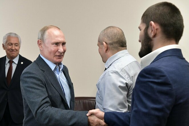 Vladimiras Putinas ir Chabibas Nurmagomedovas | Scanpix nuotr.