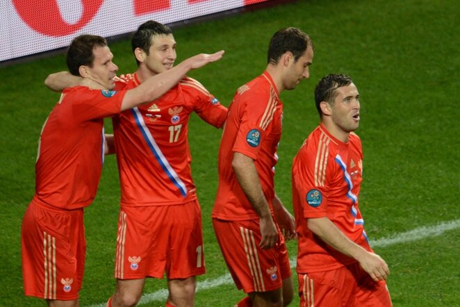 Įvartį švenčiantys Rusijos rinktinės futbolininkai | AFP/Scanpix nuotr.