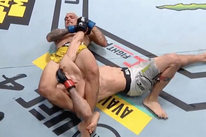 Tony Fergusonas ir Charlesas Oliveira | „Stop“ kadras