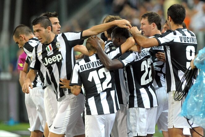 Įvartį švenčiantys Turino „Juventus“ futbolininkai | AP/Scanpix nuotr.