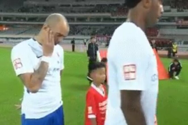 Futbolininko nepagarba Kinijos himnui | „Twitter“ nuotr.