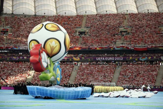 Nuotrauka iš Euro 2012 atidarimo ceremonijos | AP/Scanpix nuotr.