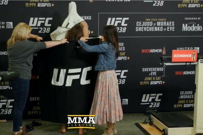 Jessica Eye | Youtube.com nuotr.