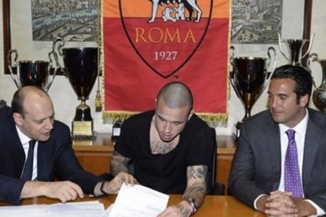 Radja Nainggolanas (centre) pasirašo sutartį | asroma.it nuotr.