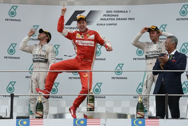 Sebastianas Vettelis (viduryje) | AFP/Scanpix nuotr.