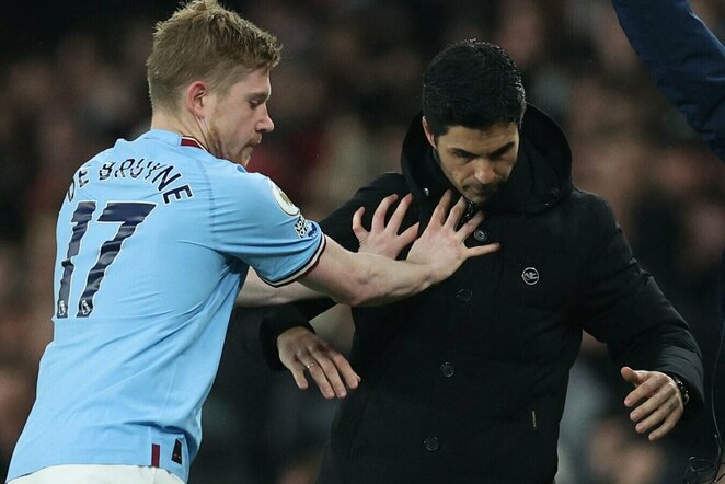 Kevinas De Bruyne ir Mikelis Arteta | Scanpix nuotr.