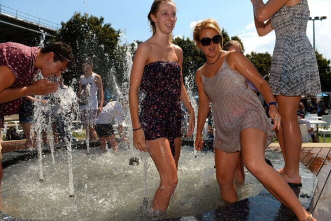 Teniso sirgaliai atgaivos ieško fontanuose | AFP/Scanpix nuotr.