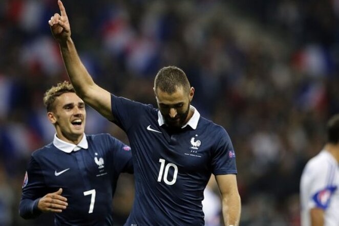 Antoine‘as Griezmannas (kair.) ir Karimas Benzema (deš.) | AFP/Scanpix nuotr.
