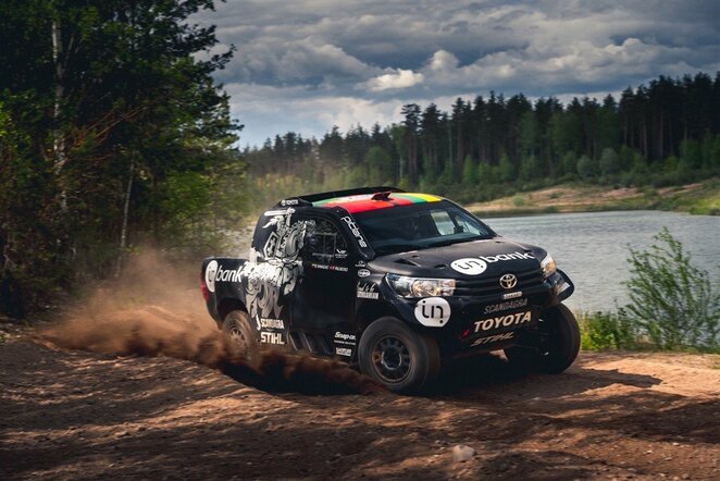 B.Vanagas testavo bolidą | Vytauto Pilkausko nuotr.