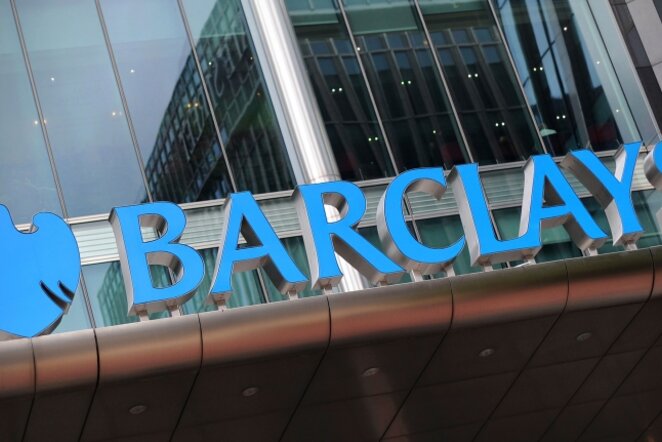 Užrašas ant „Barclays“ bendrovės pastato | AFP/Scanpix nuotr.