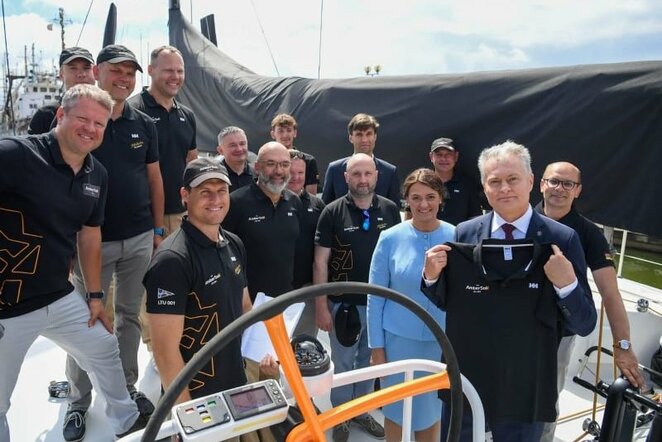 LR prezidentas palinkėjo „Gero vėjo!“ ateinančiam lietuvių jachtos „Ambersail 2“ varžybų sezonui | Fotodiena/Roberto Dačkaus nuotr.