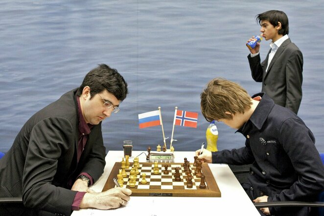 Vladimiras Kramnikas ir Magnusas Carlsenas | Scanpix nuotr.