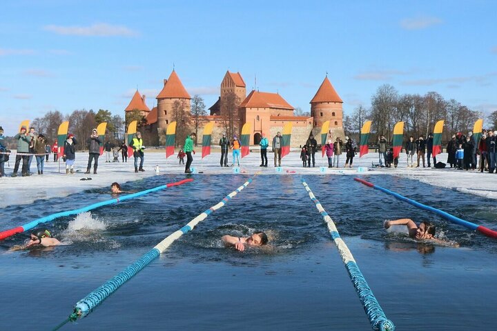 Trakuose – Lietuvos atviras žiemos plaukimo čempionatas su rekordine 1 km distancija | Organizatorių nuotr.