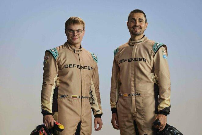 Pristatytas Roko Baciuškos „Defender Dakar D7X-R“ automobilis | Komandos nuotr.