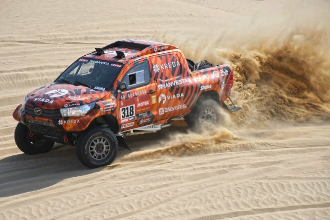 A.Gelažninkas ir A.Juknevičius kartu treniruojasi Jungtinių Arabų Emyratų dykumoje („Zigmas Dakar Team“ nuotr.) | Organizatorių nuotr.