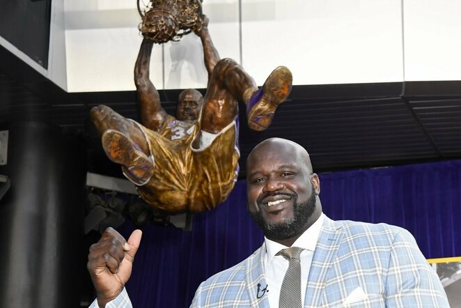 Shaquille'as O'Nealas prie statulos  | NKL nuotr.