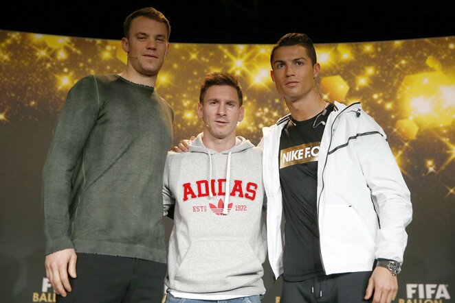 Manuelis Neueris (kair.), Lionelis Messi (centre) ir Cristiano Ronaldo (deš.) | Scanpix nuotr.