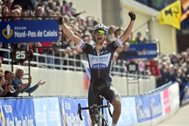 „Paris-Roubaix“ lenktynių finišas | AFP/Scanpix nuotr.