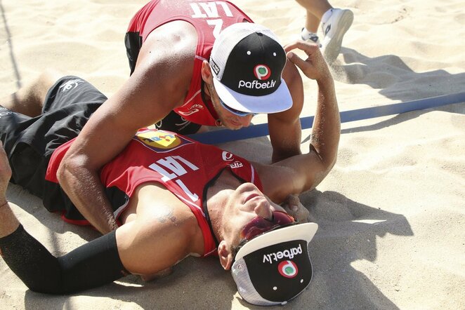 Pasiaukojantis Latvijos paplūdimio tinklinio žvaigždės žaidimas sužavėjo pasaulį | FIVB nuotr.