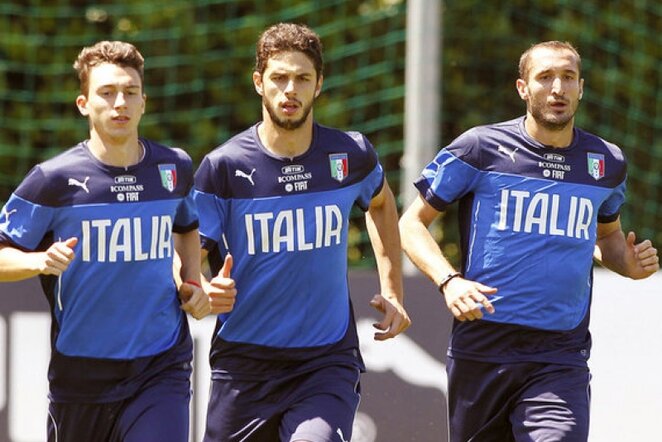 Matteo Darmianas (kair.) taps Mančesterio klubo nariu | AP/Scanpix nuotr.
