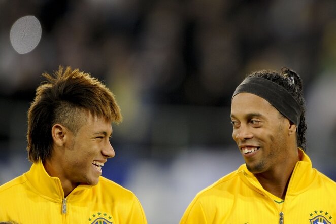 Neymaras (kairėje) ir Ronaldinho (dešinėje) | AFP/Scanpix nuotr.