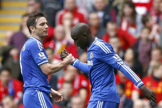 „Chelsea“ nariai Frankas Lamprdas ir Demba Ba džiaugiasi pirmu įvarčiu | Reuters/Scanpix nuotr.