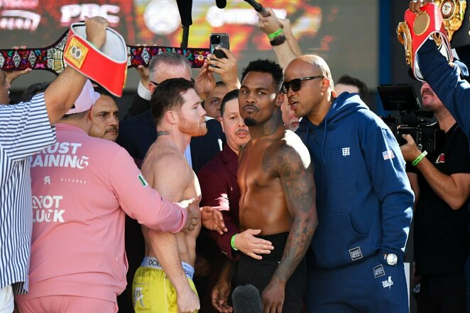 Saulis „Canelo“ Alvarezas ir Jermellas Charlo | Scanpix nuotr.