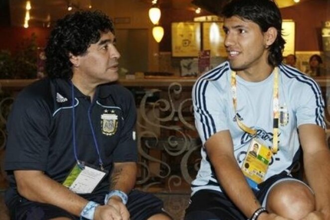 Diego Maradona (kair.) ir Sergio Aguero | intereconomia.com nuotr.