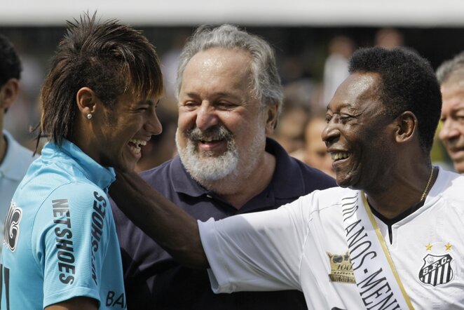 Neymaras (kairėje) ir Pele (dešinėje) | AP/Scanpix nuotr.