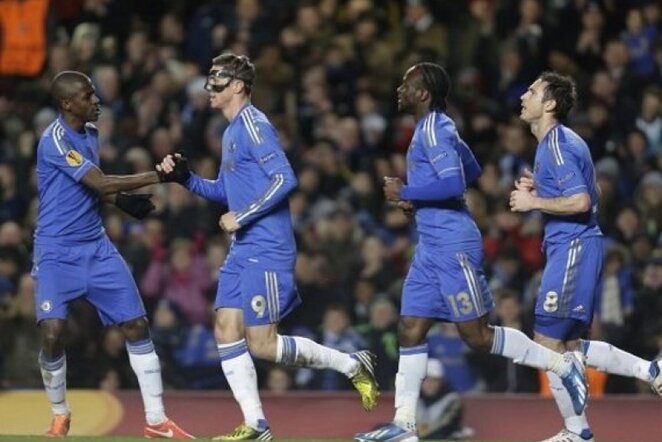 Fernando Torresas (antras iš kairės) pelnė dublį | AP/Scanpix nuotr.