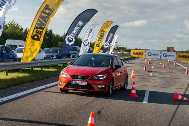 Žiūrovų slalomas | Vytauto Pilkausko nuotr.