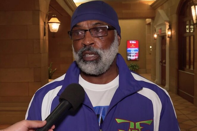 Derekas „Bozy“ Ennisas | „Stop“ kadras