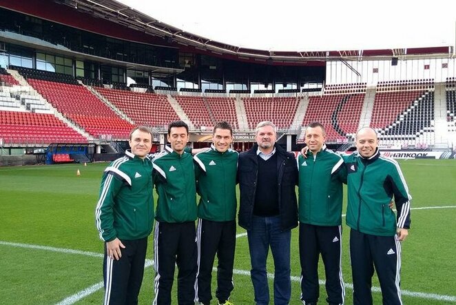 P. Malžinskas su teisėjais prieš Europos lygos rungtynes tarp Alkmaro AZ ir Tel Avivo „Maccabi | Organizatorių nuotr.