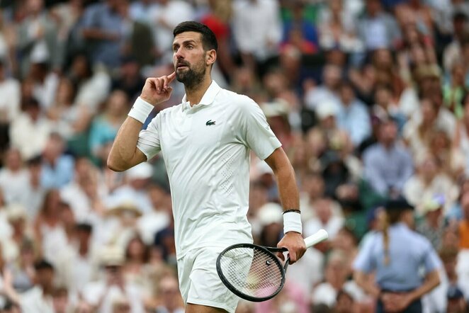 Novakas Djokovičius prieš Stefaną Tsitsipą | EPA / NEIL HALL nuotr.