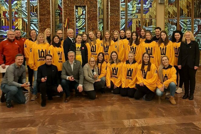 Lietuvos moterų ledo ritulio rinktinė lankėsi Lietuvos Respublikos Seime | hockey.lt nuotr.