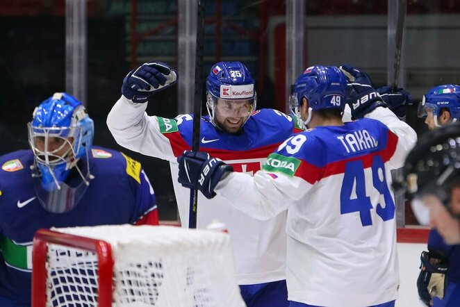 Italija – Slovakija rungtynių akimirka | IIHF nuotr.