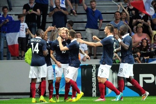 Prancūzijos žaidėjai džiaugiasi įvarčiu | AFP/Scanpix nuotr.
