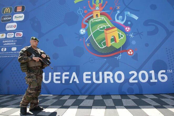 Karys prie EURO 2016 stendo | Scanpix nuotr.