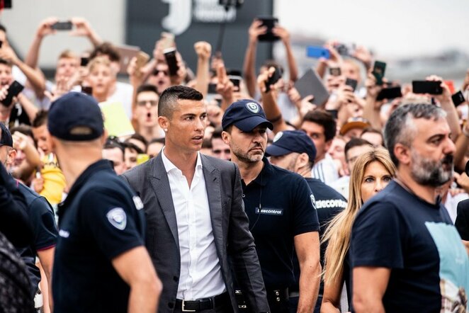 Cristiano Ronaldo susitiko su „Juventus“ sirgaliais | Scanpix nuotr.