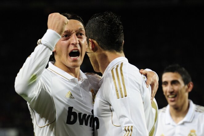 Įvartį švenčiantys Madrido „Real“ komandos futbolininkai | AFP/Scanpix nuotr.