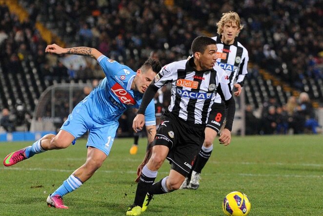 Mareko Hamšiko (kairėje) ir Allano (centre) dvikova | AFP/Scanpix nuotr.