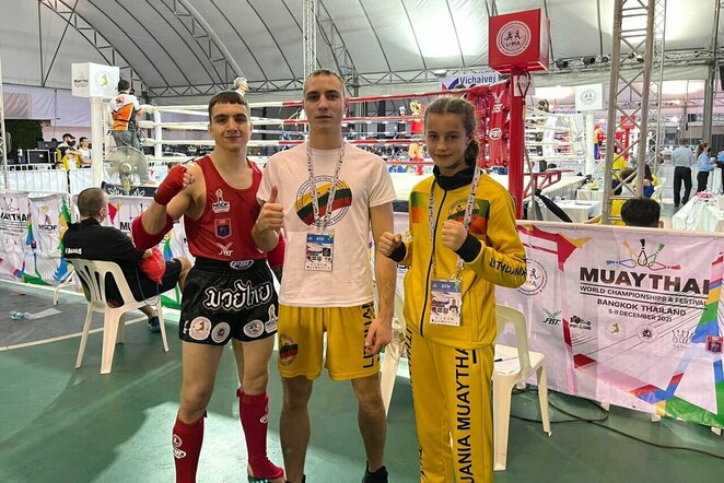 Danielius Antropikas, Mindaugas Narauskas ir Mia Bazytė (Lietuvos muaythai federacijos nuotr.) | Organizatorių nuotr.