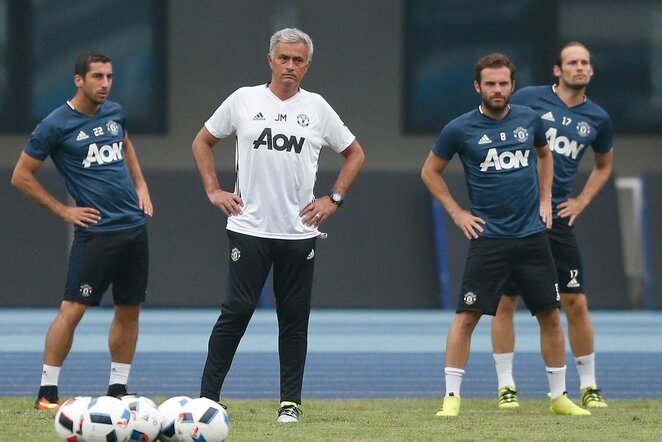 Jose Mourinho (centre) | Scanpix nuotr.